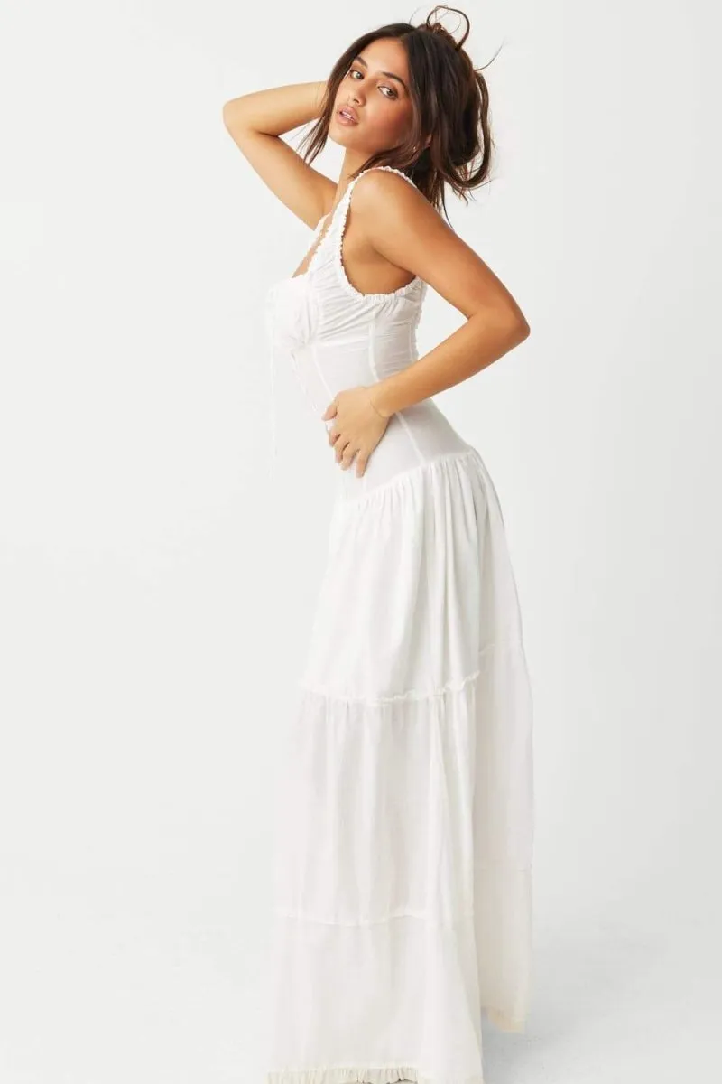 Anastasia - Robe longue semi-transparente à volants