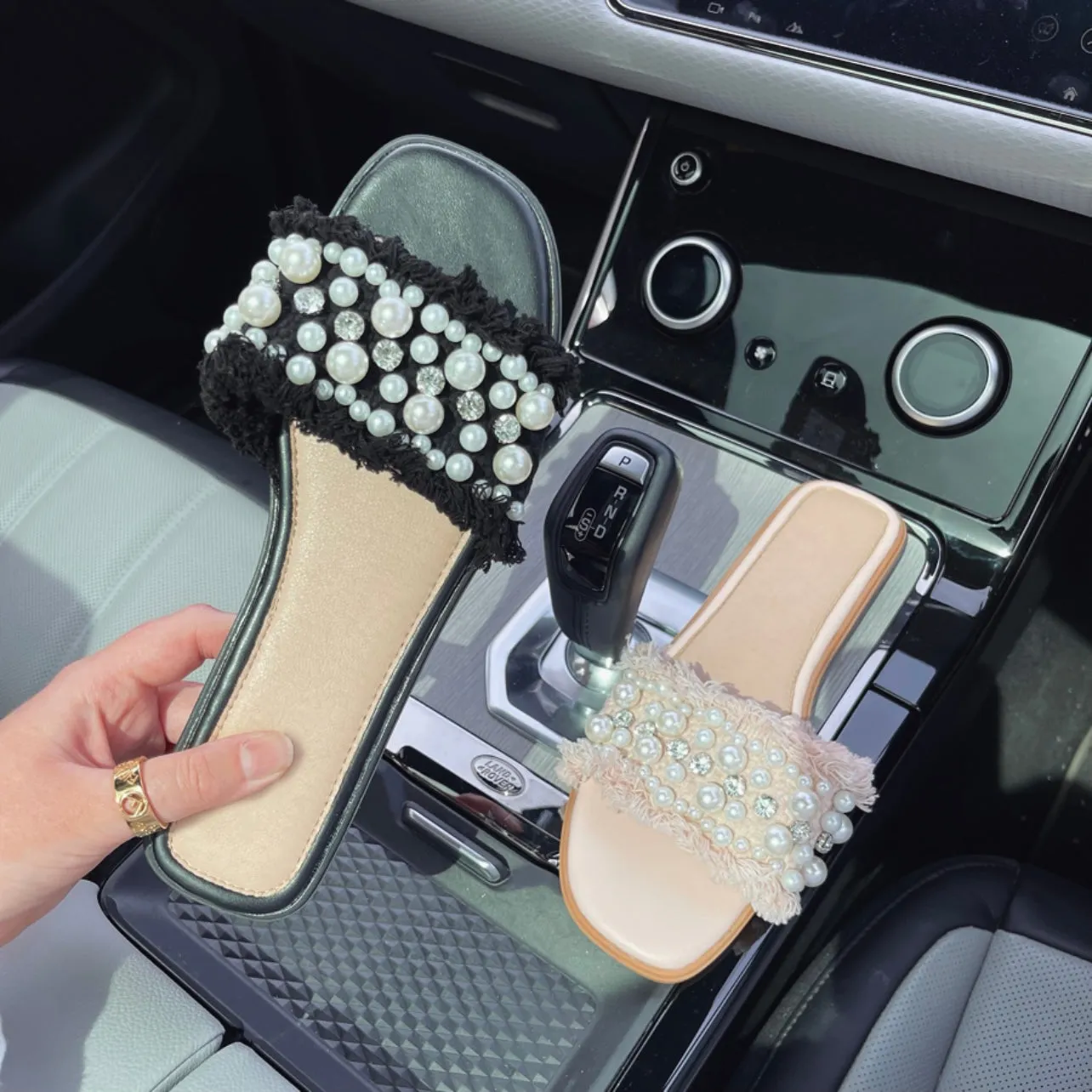 ISABELLA BLACK PEARL SLIDERS