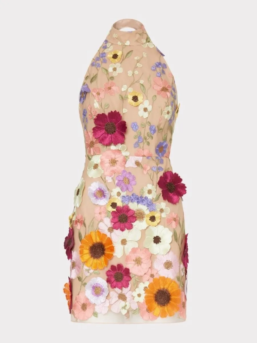 Kata - Robe brodée en trois dimensions avec encolure fleurie et coupe étroite