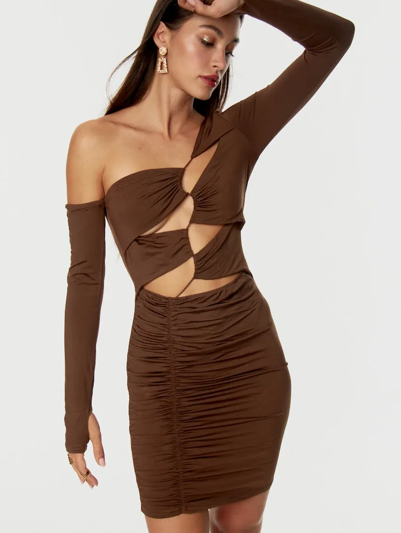 Robe assymétrique décolleté profond