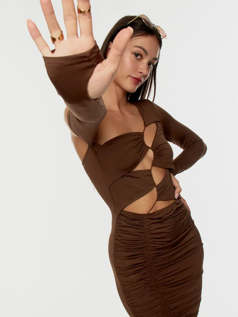 Robe assymétrique décolleté profond