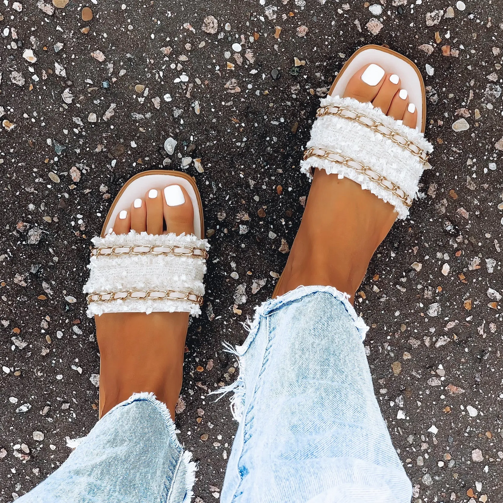 TIFFANY NUDE CHAIN SLIDERS